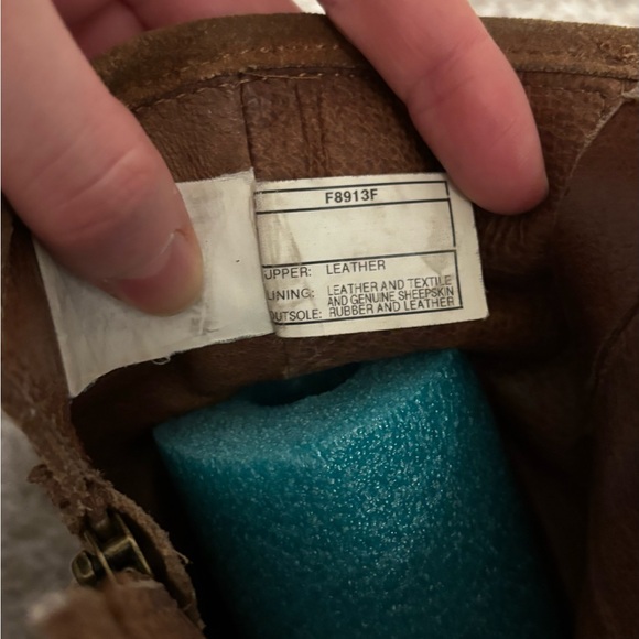 🐂 UGG Brown Tan Suede Studded Ankle Boots - Picture 7 of 8